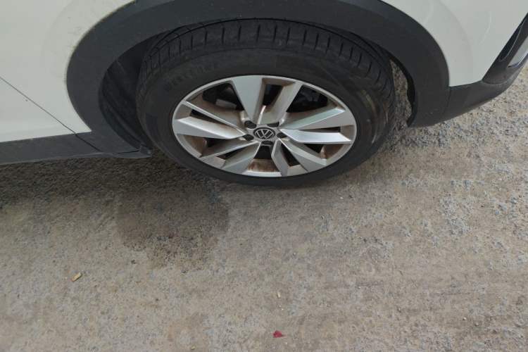 Used Volkswagen T-Cross 2022 280TSI DSG Comfort Edition Right Front Wheel Hub