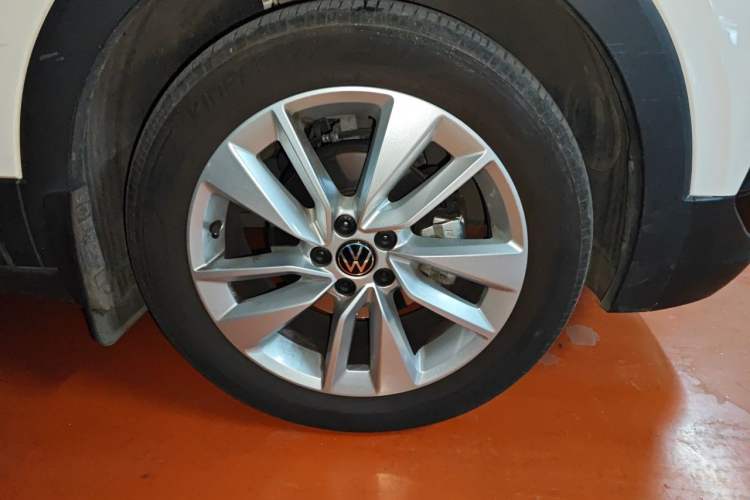 Used Volkswagen T-Cross 2022 280TSI DSG Comfort Edition Right Front Wheel Hub