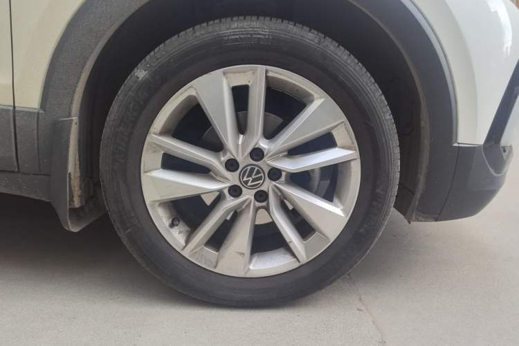 Used Volkswagen T-Cross 2022 1.5L Automatic Comfort Edition Right Front Wheel Hub