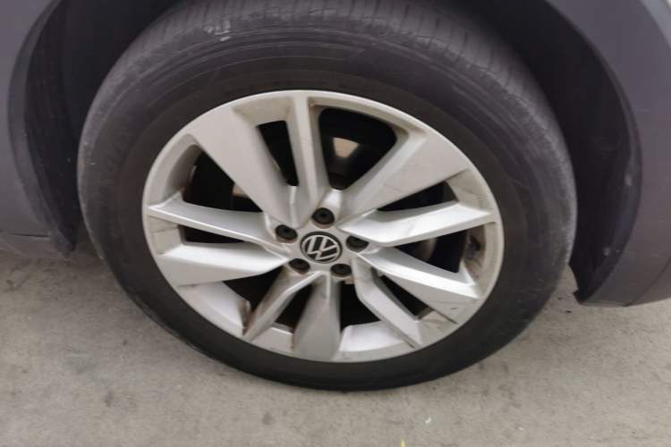 Used Volkswagen T-Cross 2022 280TSI DSG Comfort Edition Right Front Wheel Hub