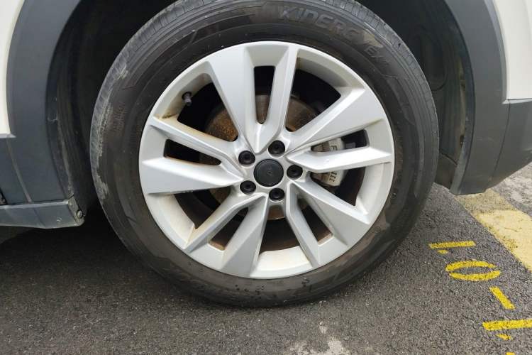 Used Volkswagen T-Cross 2022 280TSI DSG Comfort Edition Right Front Wheel Hub