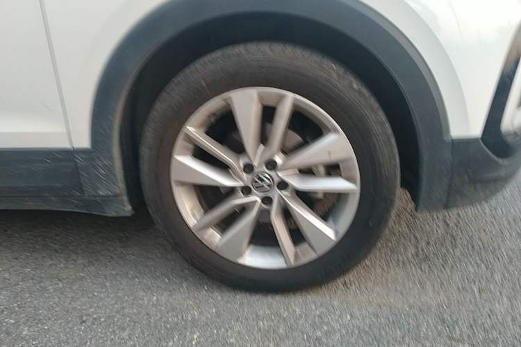 Used Volkswagen T-Cross 2022 280TSI DSG Comfort Edition Right Front Wheel Hub