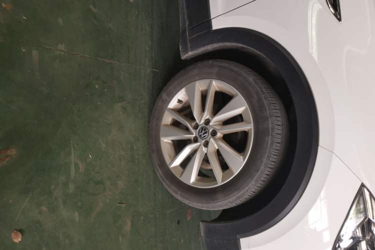 Used Volkswagen T-Cross 2022 280TSI DSG Comfort Edition Right Front Wheel Hub