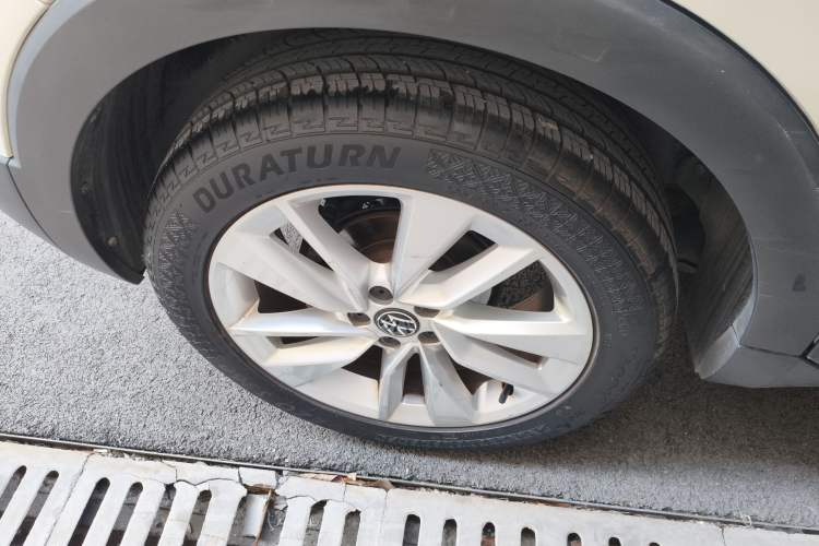 Used Volkswagen T-Cross 2022 1.5L Automatic Comfort Edition Right Rear Wheel Hub