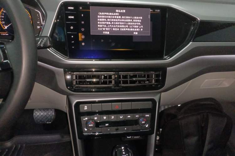 Used Volkswagen T-Cross 2023 280TSI DSG Luxury Edition Audio And AC Panel