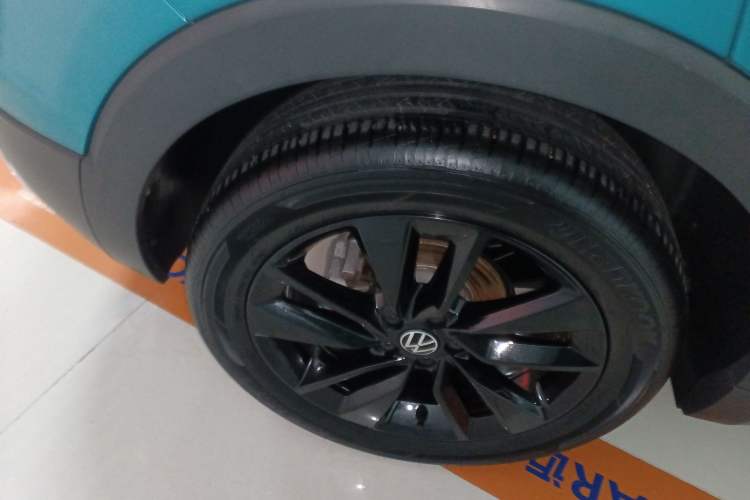 Used Volkswagen T-Cross 2023 280TSI DSG Luxury Edition Right Rear Wheel Hub