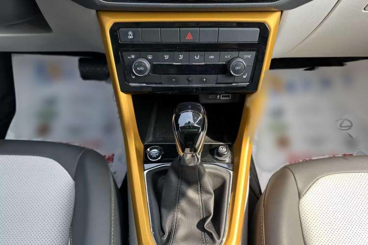 Used Volkswagen T-Cross 2023 280TSI DSG Luxury Edition Gear Lever