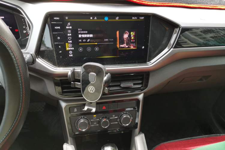 Used Volkswagen T-Cross 2023 300TSI DSG Comfort Edition Audio And AC Panel