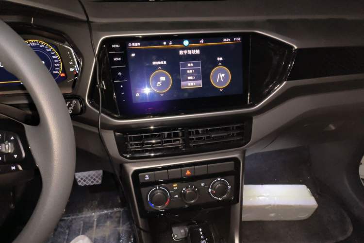 Used Volkswagen T-Cross 2023 300TSI DSG Comfort Edition Audio And AC Panel