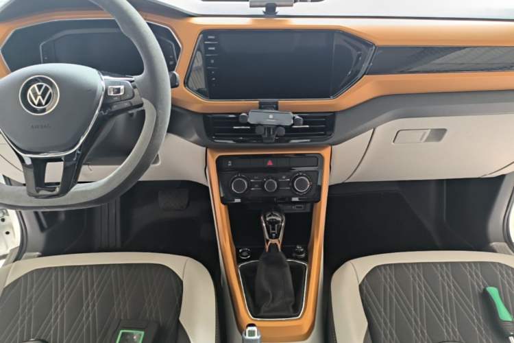 Used Volkswagen T-Cross 2023 300TSI DSG Comfort Edition Audio And AC Panel