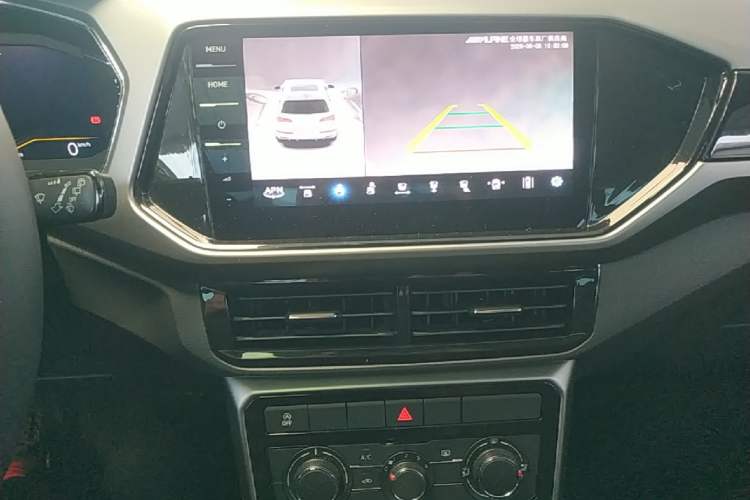 Used Volkswagen T-Cross 2023 300TSI DSG Comfort Edition Audio And AC Panel