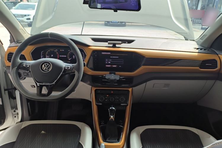 Used Volkswagen T-Cross 2023 300TSI DSG Comfort Edition Center Console