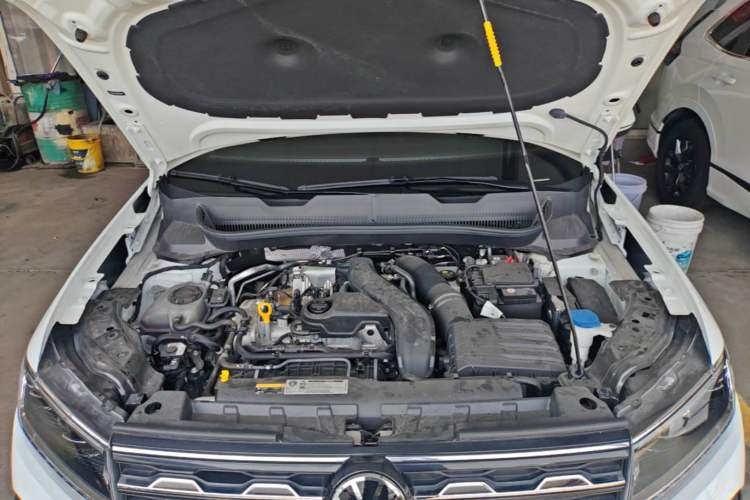 Used Volkswagen T-Cross 2023 300TSI DSG Comfort Edition Engine Bay