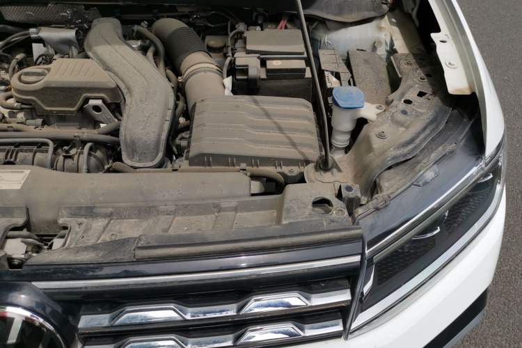 Used Volkswagen T-Cross 2023 300TSI DSG Comfort Edition Engine Bay Left