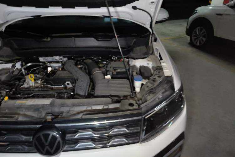 Used Volkswagen T-Cross 2023 300TSI DSG Comfort Edition Engine Bay Left