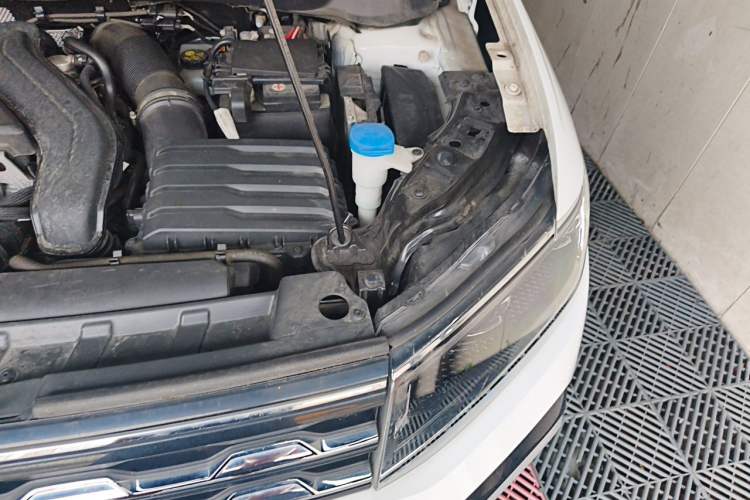Used Volkswagen T-Cross 2023 300TSI DSG Comfort Edition Engine Bay Left