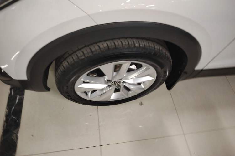 Used Volkswagen T-Cross 2023 300TSI DSG Comfort Edition Left Front Wheel Hub