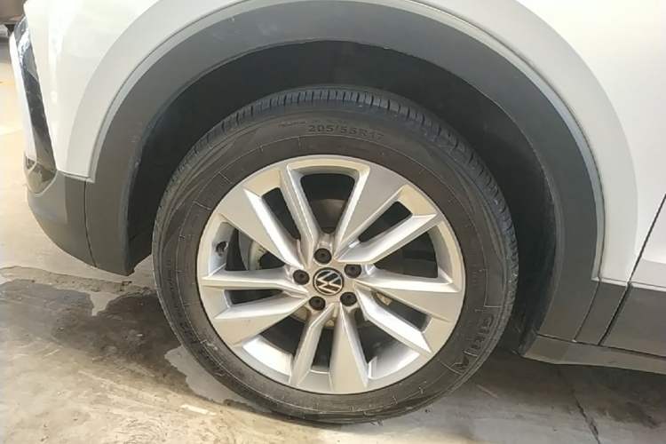 Used Volkswagen T-Cross 2023 300TSI DSG Comfort Edition Left Front Wheel Hub