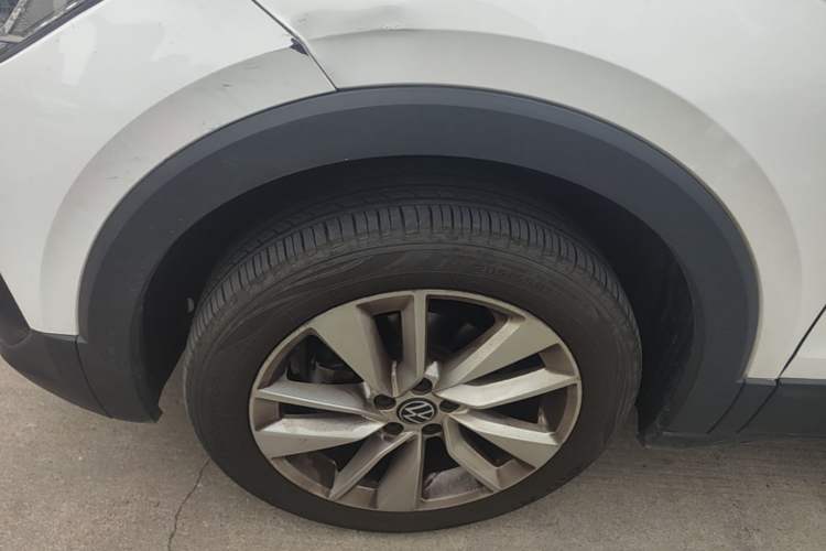 Used Volkswagen T-Cross 2023 300TSI DSG Comfort Edition Left Front Wheel Hub