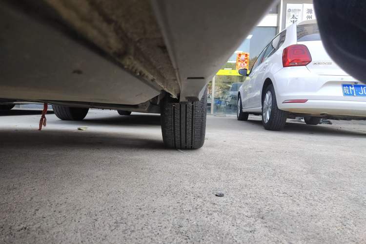 Used Volkswagen T-Cross 2023 280TSI DSG Comfort Edition Left Side Sill