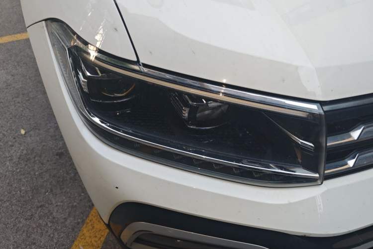 Used Volkswagen T-Cross 2023 300TSI DSG Comfort Edition Right Front Headlight