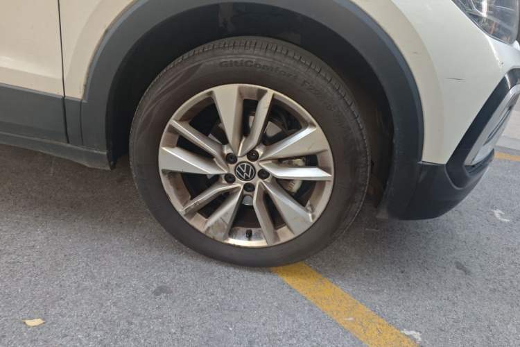 Used Volkswagen T-Cross 2023 300TSI DSG Comfort Edition Right Front Wheel Hub