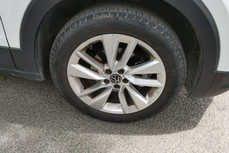 Used Volkswagen T-Cross 2023 300TSI DSG Comfort Edition Right Front Wheel Hub