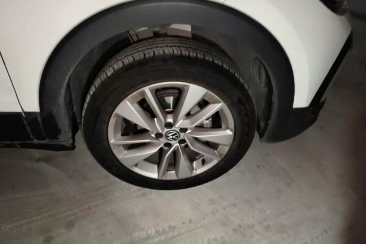 Used Volkswagen T-Cross 2023 300TSI DSG Comfort Edition Right Front Wheel Hub