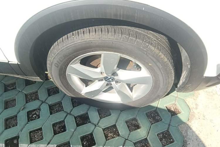Used Volkswagen T-Cross 2023 Revised 1.5L Automatic Fashion Edition Right Front Wheel Hub