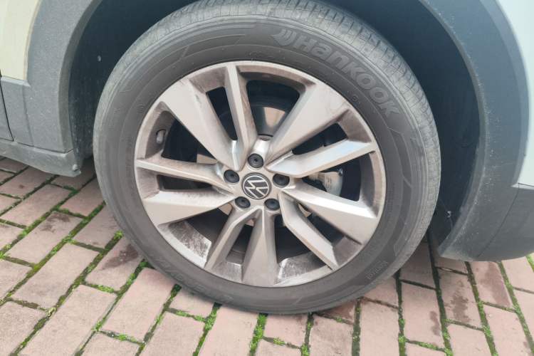 Used Volkswagen T-Cross 2023 1.5L Automatic Comfort Edition Right Front Wheel Hub