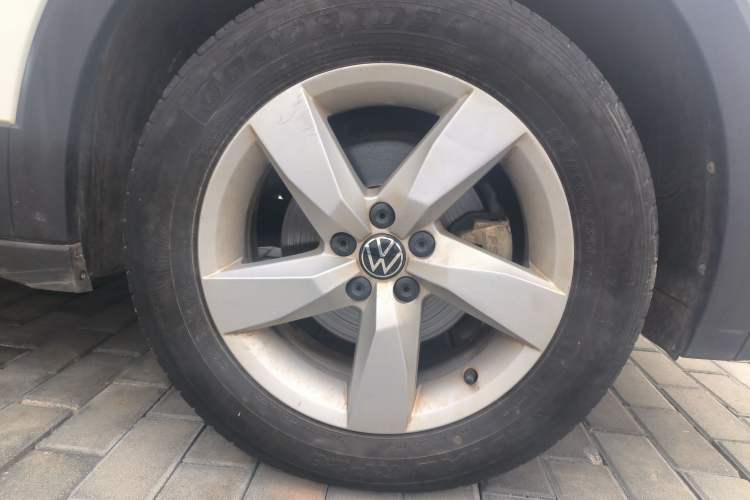 Used Volkswagen T-Cross 2023 Revised 1.5L Automatic Fashion Edition Right Front Wheel Hub