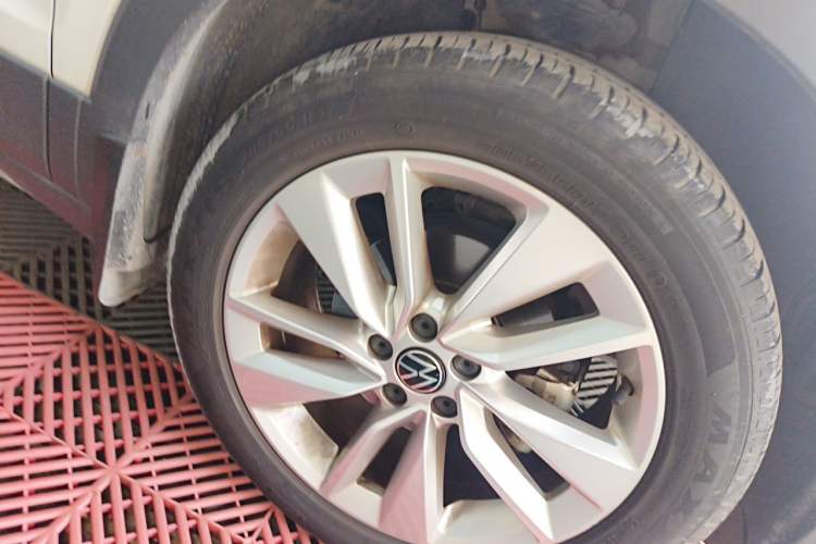 Used Volkswagen T-Cross 2023 300TSI DSG Comfort Edition Right Front Wheel Hub