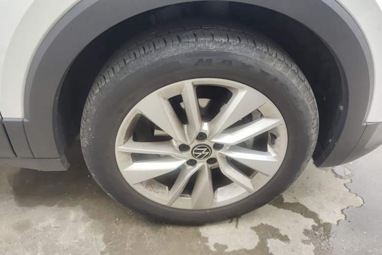 Used Volkswagen T-Cross 2023 300TSI DSG Comfort Edition Right Front Wheel Hub