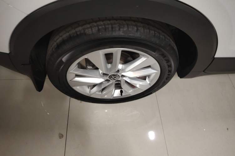 Used Volkswagen T-Cross 2023 300TSI DSG Comfort Edition Right Rear Wheel Hub