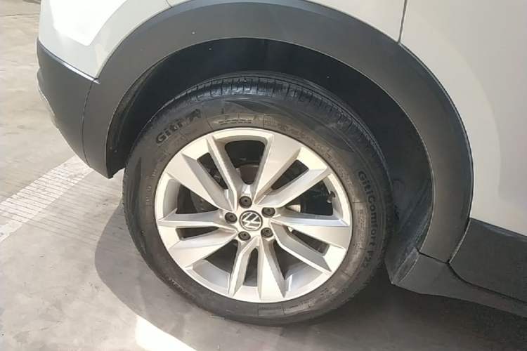Used Volkswagen T-Cross 2023 300TSI DSG Comfort Edition Right Rear Wheel Hub