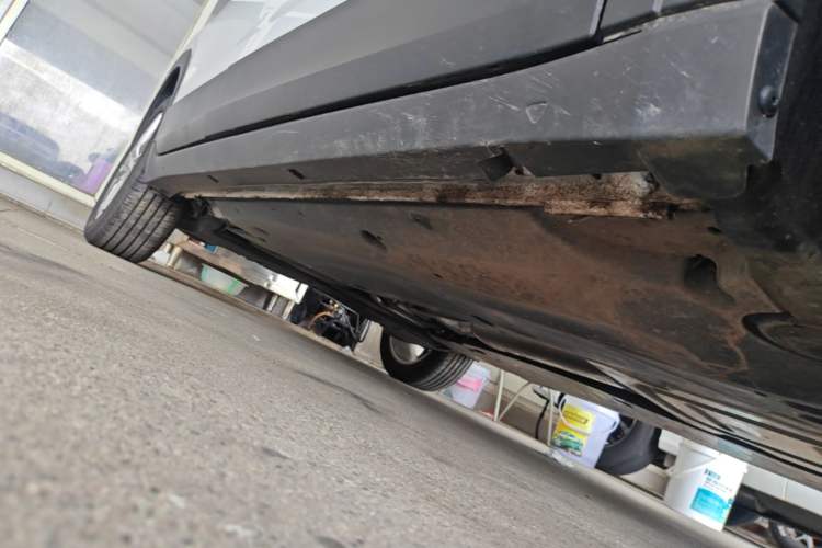 Used Volkswagen T-Cross 2023 300TSI DSG Comfort Edition Right Side Sill
