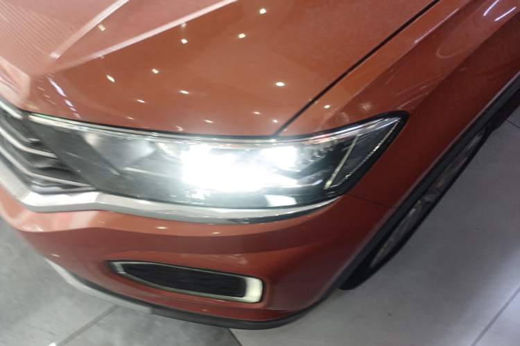 Used Volkswagen T-ROC 2018 280TSI DSG Two-Wheel Drive Advanced Version China V Emission Standard Left Front Headlight