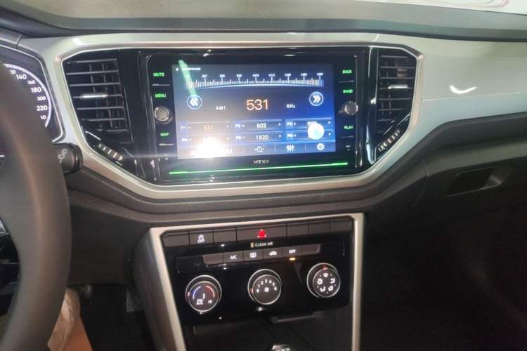 Used Volkswagen T-ROC 2018 230TSI DSG Two-Wheel Drive Advanced Version China VI Standard Audio And AC Panel