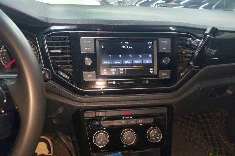 Used Volkswagen T-ROC 2018 280TSI DSG Two-Wheel-Drive Comfort Version China V Standard Audio And AC Panel