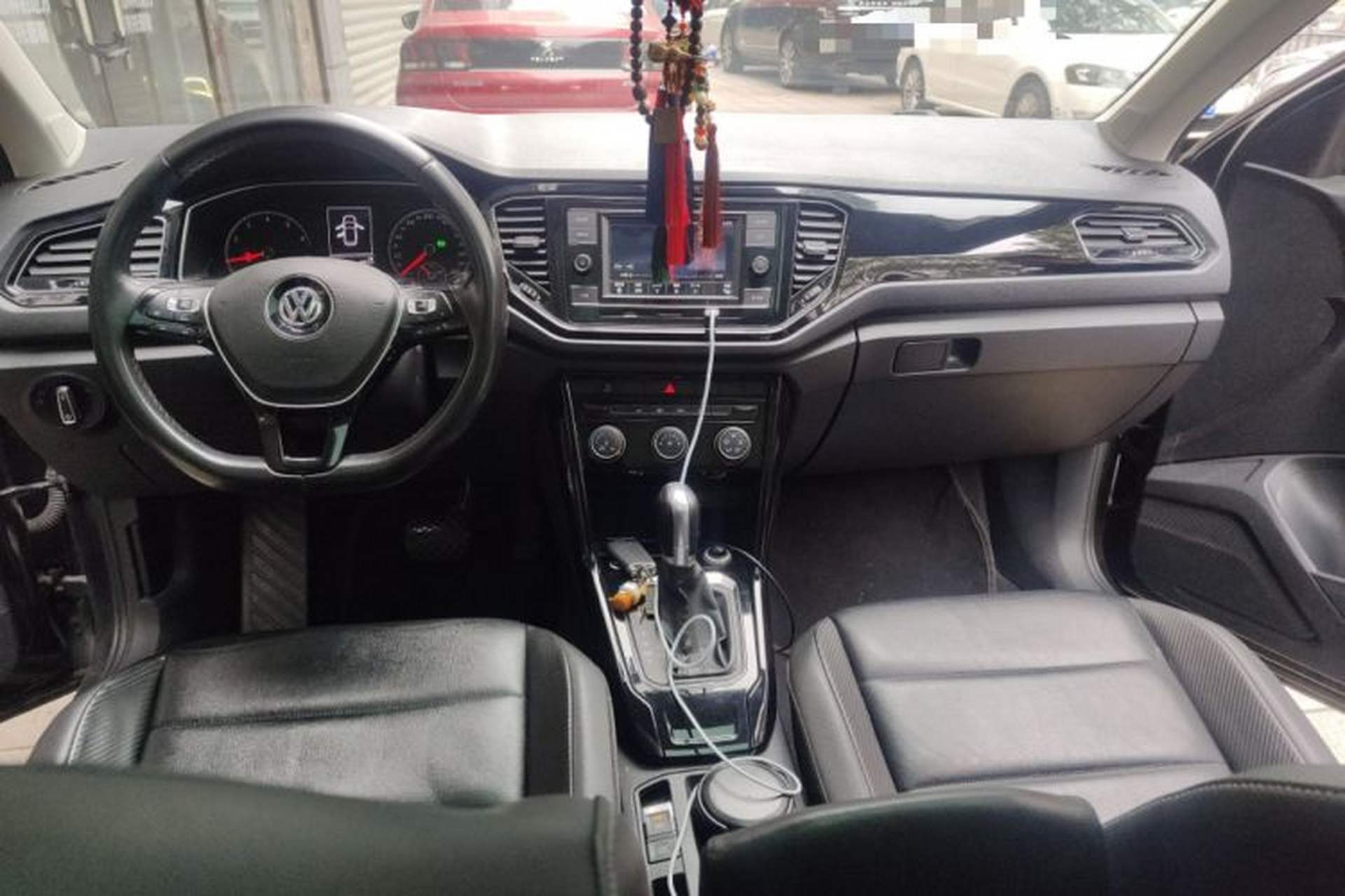 Used Volkswagen T-ROC 2018 280TSI DSG Two-Wheel Drive Comfort Version China VI Standard Center Console