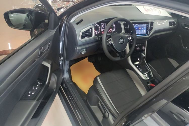 Used Volkswagen T-ROC 2018 230TSI DSG Two-Wheel Drive Advanced Version China VI Standard Driver Seat