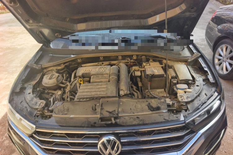 Used Volkswagen T-ROC 2018 280TSI DSG Two-Wheel Drive Advanced Version China V Emission Standard Engine Bay