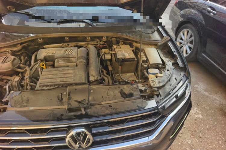 Used Volkswagen T-ROC 2018 280TSI DSG Two-Wheel Drive Advanced Version China V Emission Standard Engine Bay Left