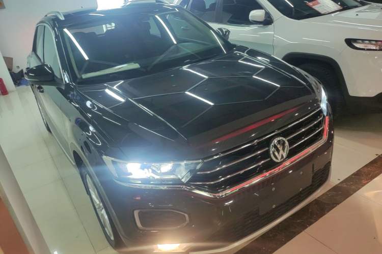 Used Volkswagen T-ROC 2018 230TSI DSG Two-Wheel Drive Advanced Version China VI Standard Front Right 45 Deg