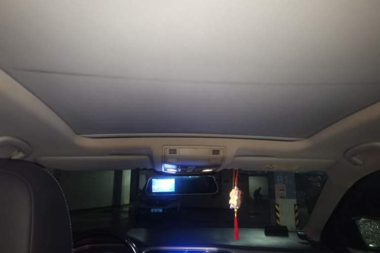 Used Volkswagen T-ROC 2018 230TSI DSG Two-Wheel Drive Advanced Version China VI Standard Headliner