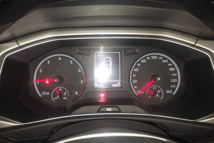Used Volkswagen T-ROC 2018 230TSI DSG Two-Wheel Drive Advanced Version China VI Standard Instrument Cluster