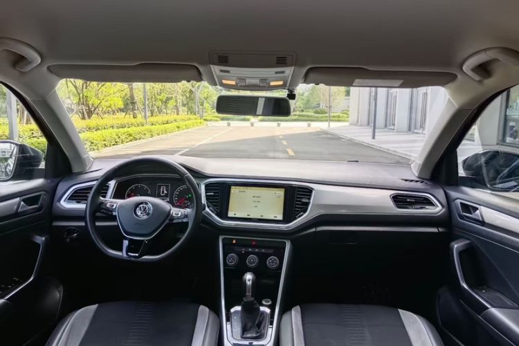 Used Volkswagen T-ROC 2018 230TSI DSG Two-Wheel Drive Advanced Version China V Standard Interior 1