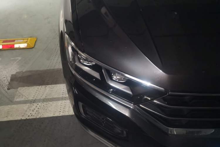Used Volkswagen T-ROC 2018 230TSI DSG Two-Wheel Drive Advanced Version China VI Standard Right Front Headlight