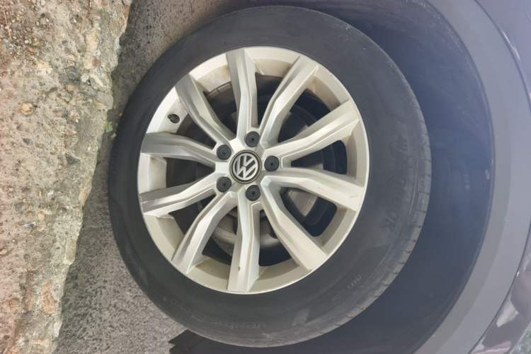 Used Volkswagen T-ROC 2018 280TSI DSG Two-Wheel Drive Advanced Version China V Emission Standard Right Front Wheel Hub