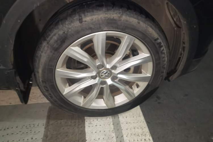 Used Volkswagen T-ROC 2018 230TSI DSG Two-Wheel Drive Advanced Version China VI Standard Right Front Wheel Hub
